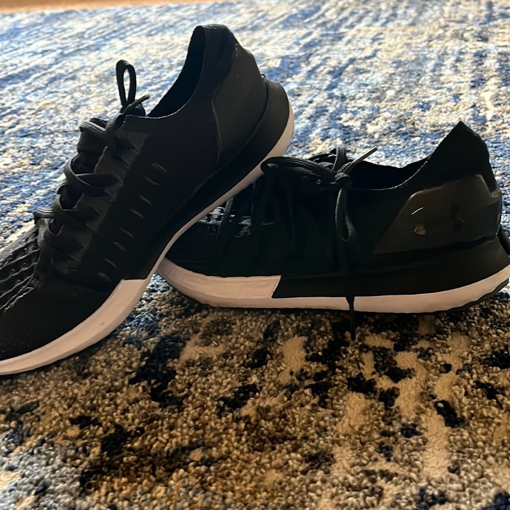 like-new shoes!! size 8.5 in womens!